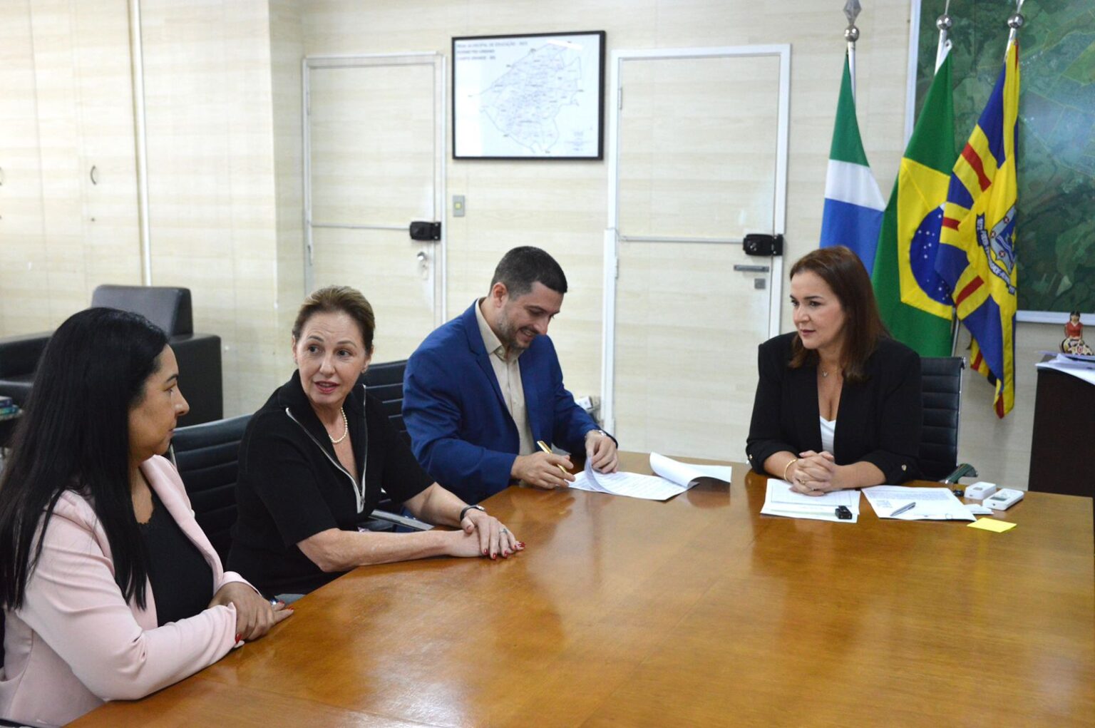 PrefCG firma convênio com maternidade para atender mães atípicas