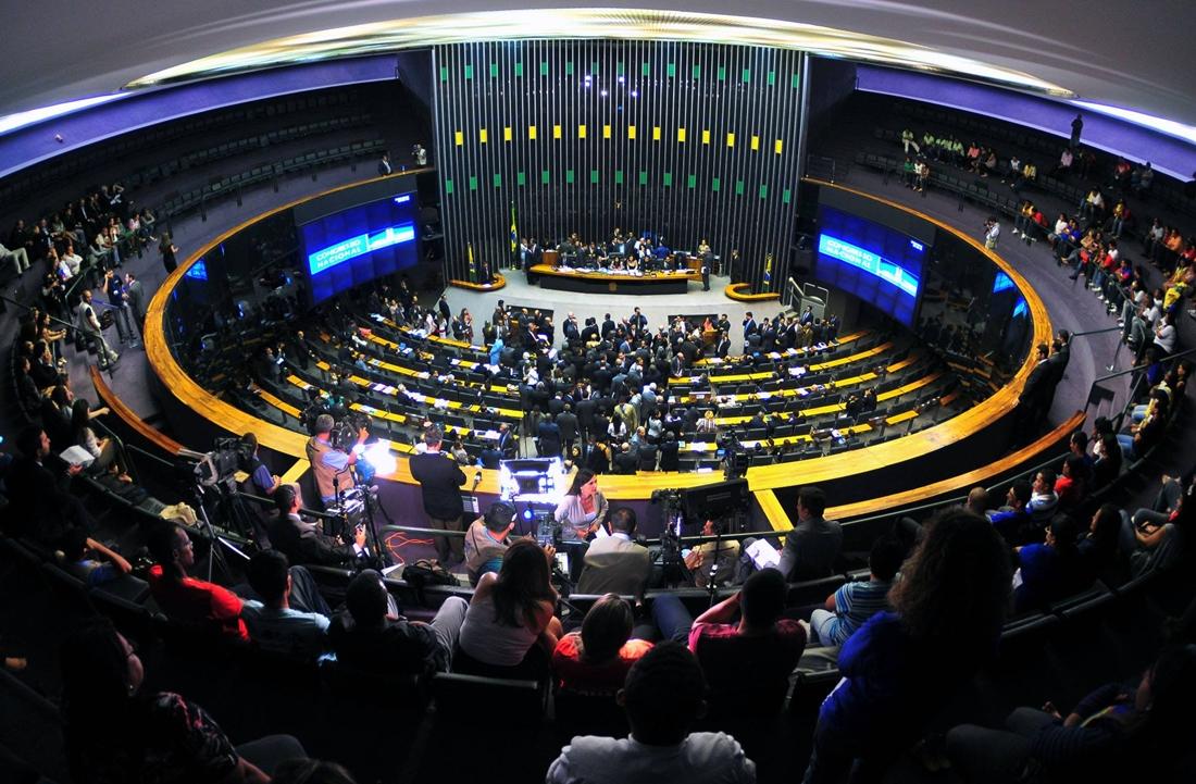 Comissão especial da Câmara prevê votar o fim da escala 61 ainda em maio