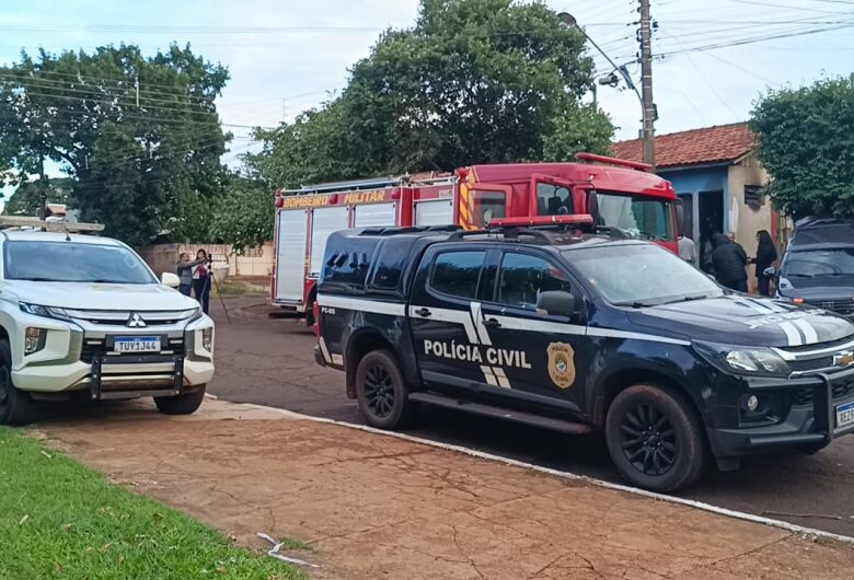 Mulher é presa após incêndio criminoso matar homem em banheiro de bar