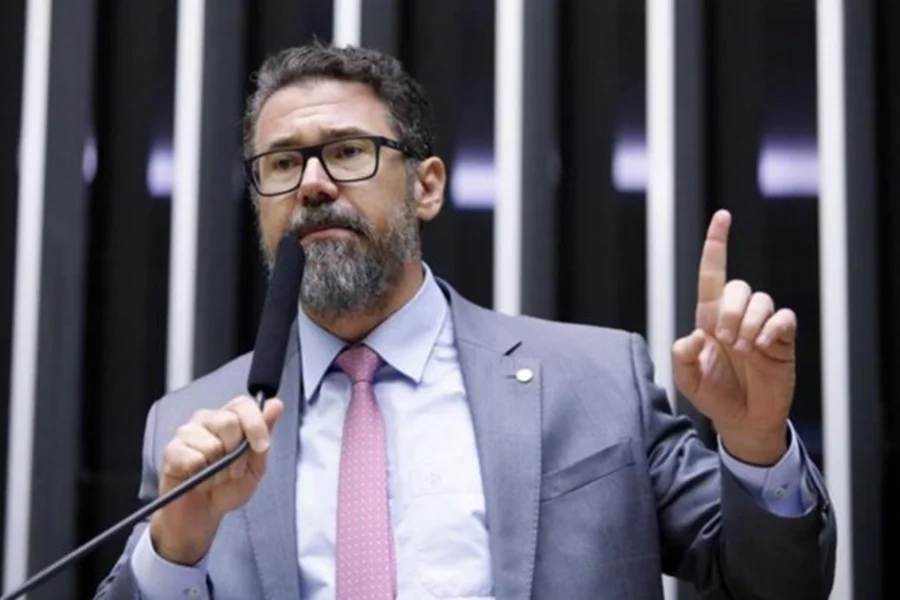 Deputado Marcos Pollon acumula polêmicas, críticas e desgastes da própria direita