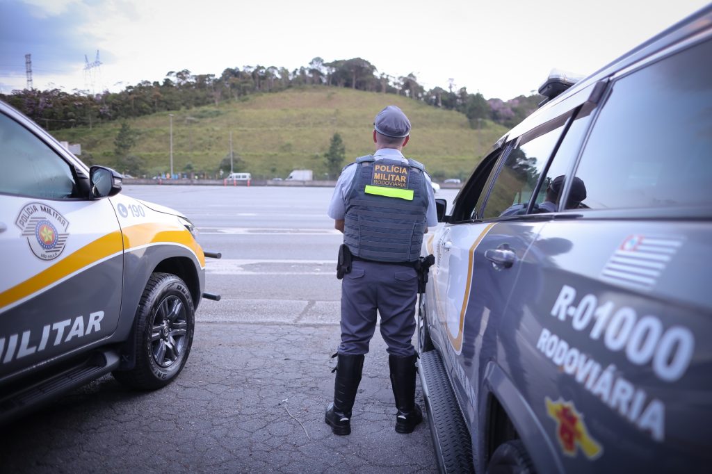 DUPLA É PRESA POR ROUBO DE 32 TONELADAS DE MDF AVALIADAS EM R$ 106 MIL NA GRANDE SÃO PAULO dupla-e-presa-por-roubo-de-32-toneladas-de-mdf-avaliadas-em-r$-106-mil-na-grande-sao-paulo